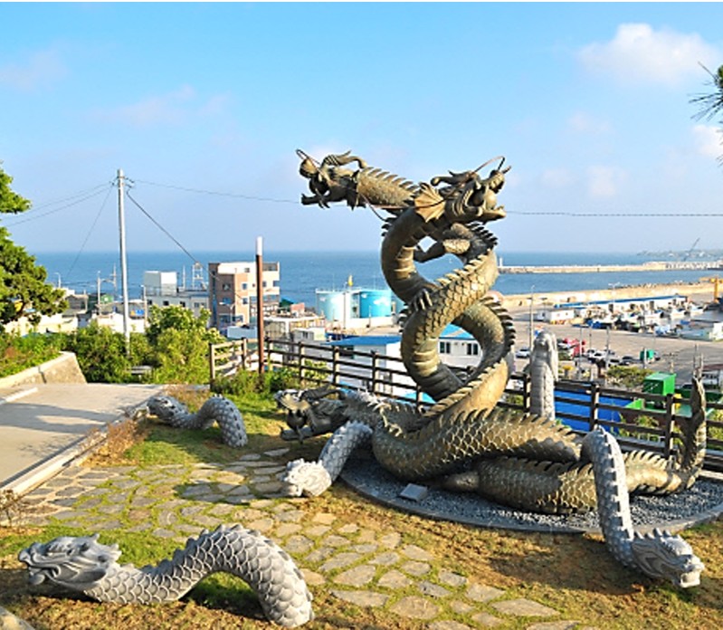 바다와 골목, 예술이 어우러진 관광지